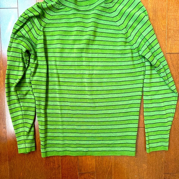 Perfect condition green zip up - Picture 2 of 3